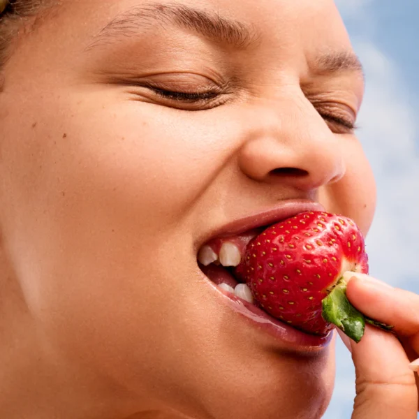 Strawberry Lip Smoothie Size: 10 g | 0.34 oz - Image 7